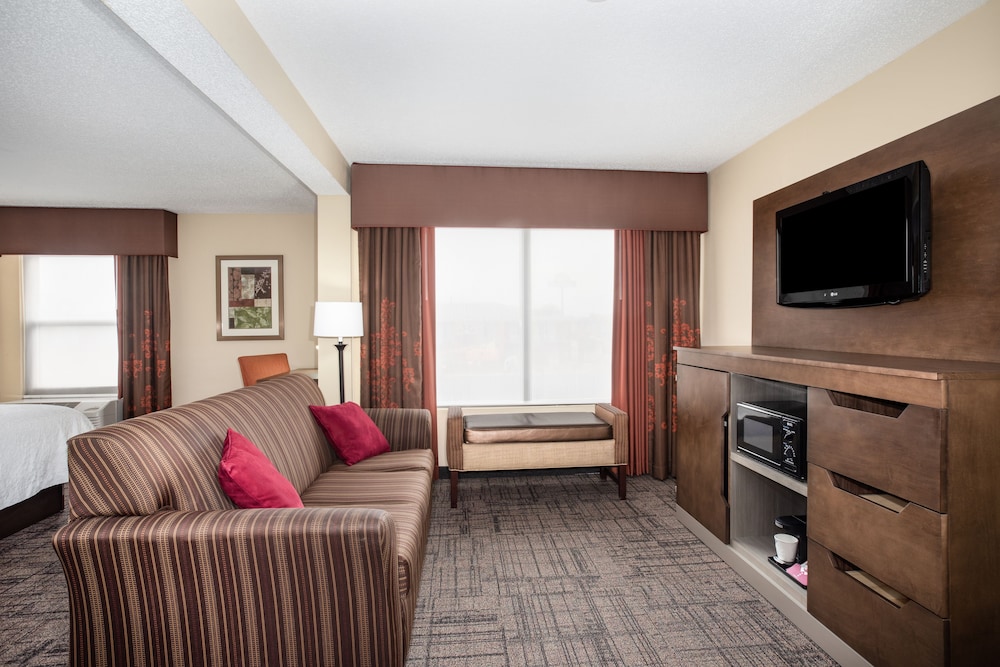 Suite, 1 King Bed, Non Smoking - Photo 2