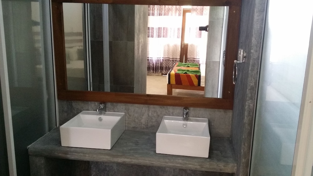 Deluxe Double Or Twin Room, 1 King Bed photo 3