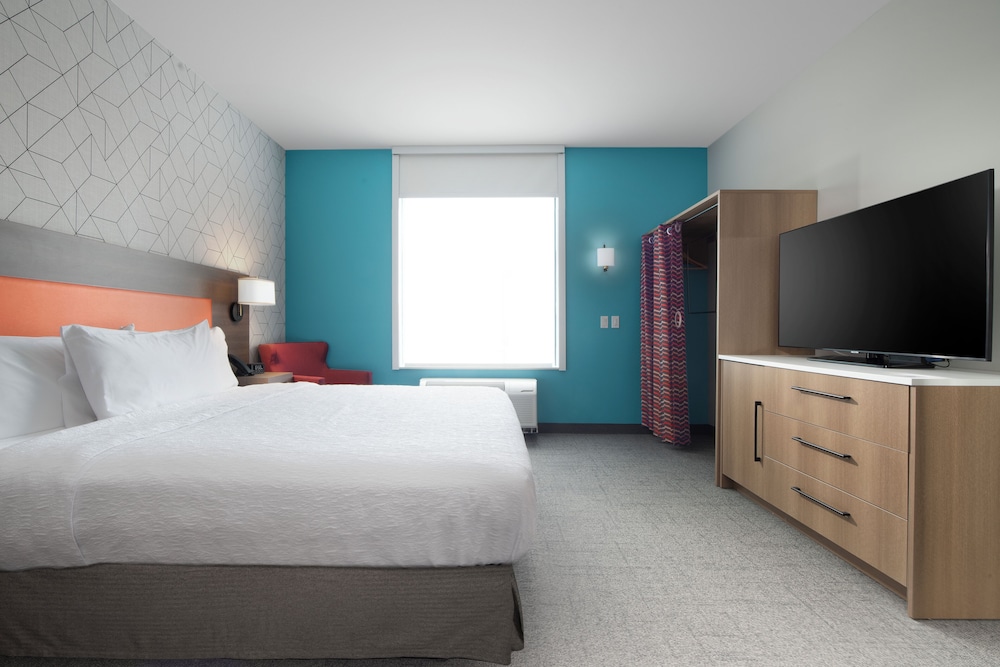 Suite, 1 King Bed, Accessible (Roll-In Shower) - Photo 2