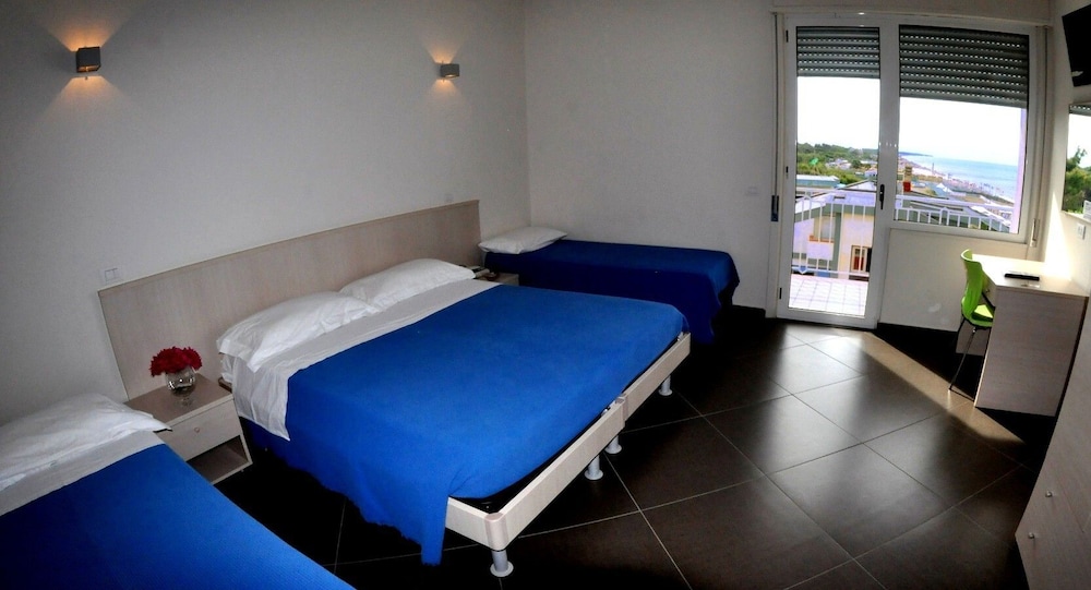 Triple Room, Balcony, Sea Facing photo 3