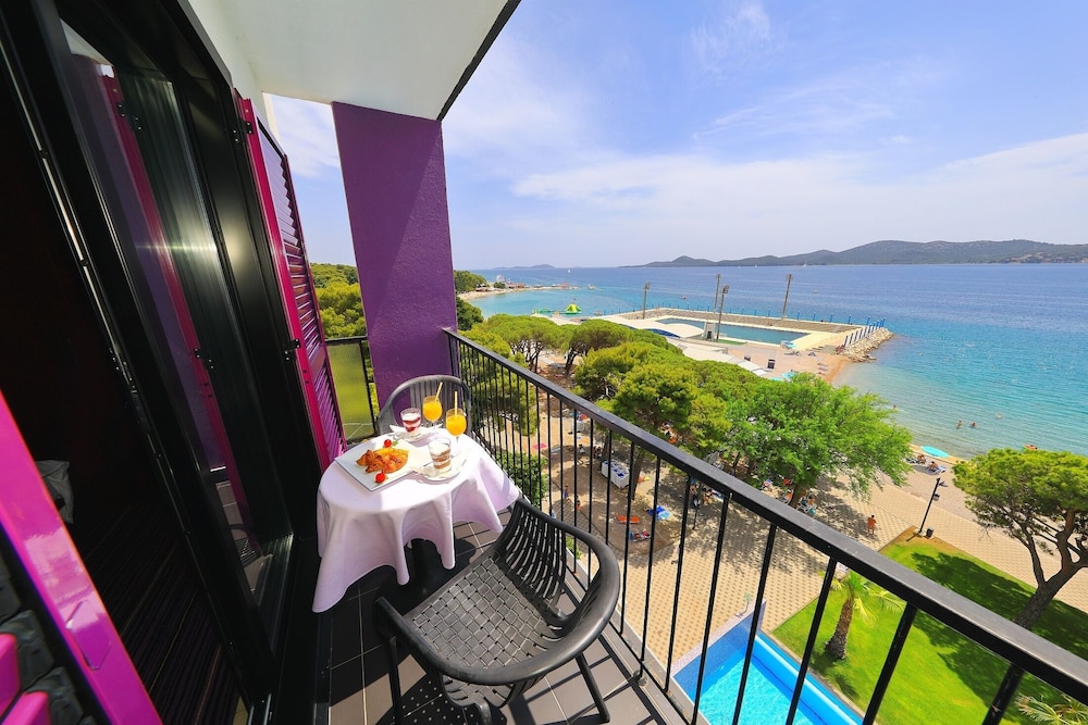 Basic Suite, Balcony (Sea View) photo 1