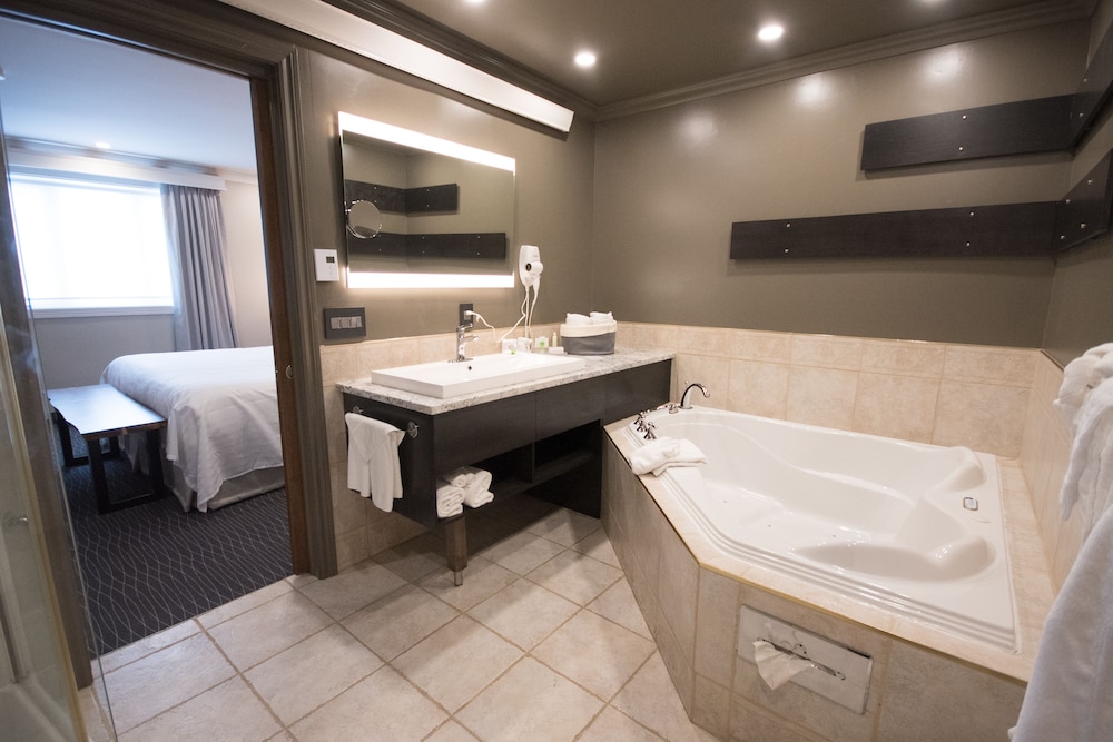 Presidential Suite, 1 King Bed, Jetted Tub (Multi-Jet shower) photo 3