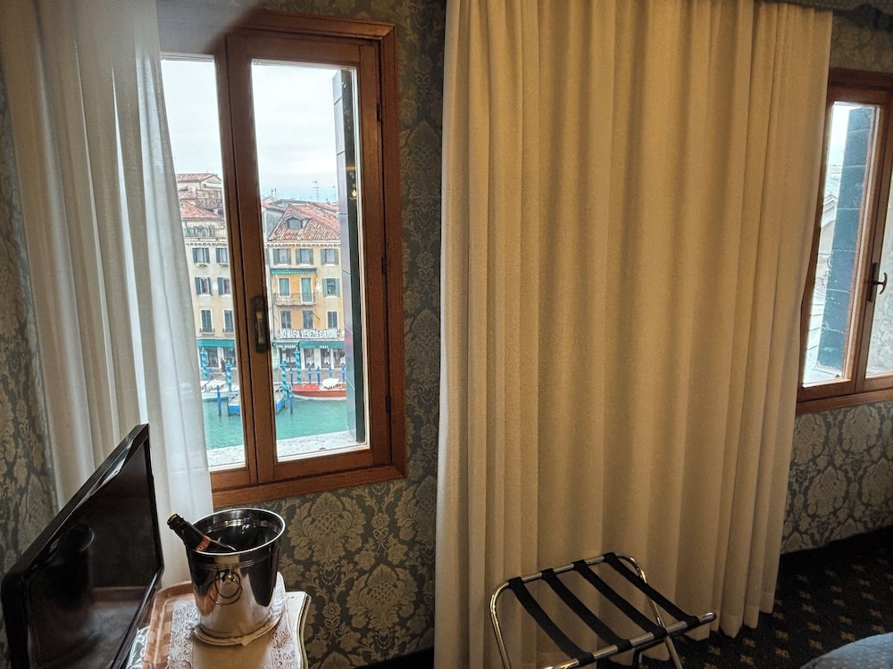 Junior Suite, Canal View