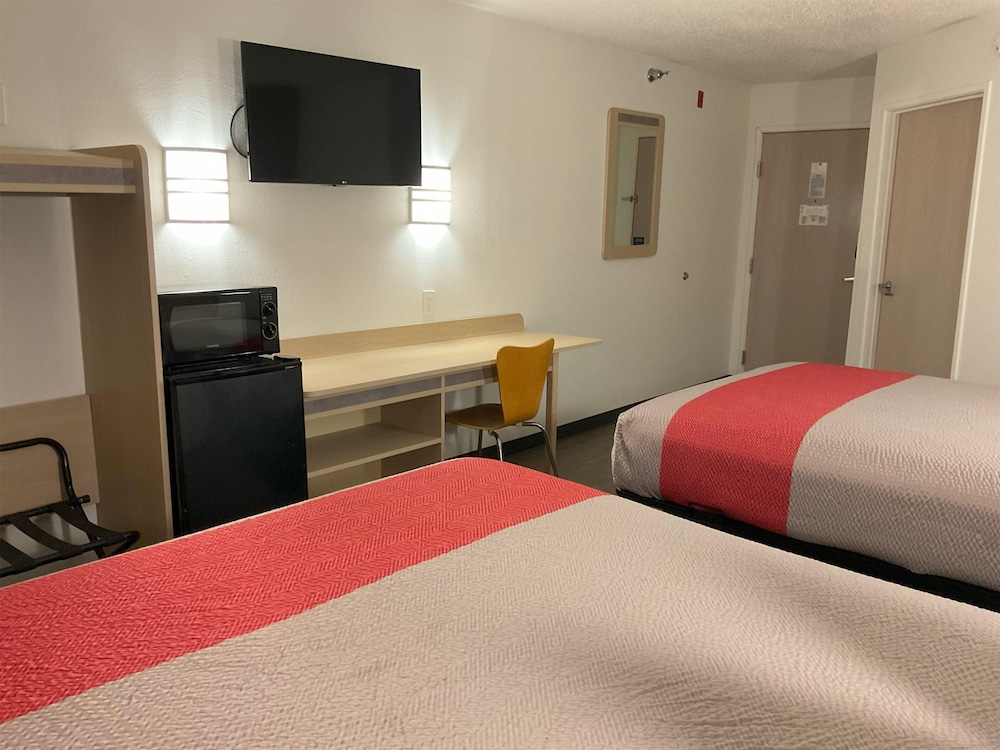 Standard Room, 2 Queen Beds, Non Smoking