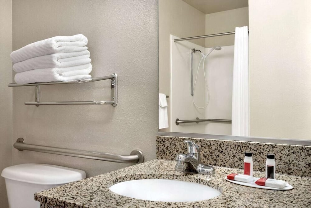 Deluxe Room, 2 Queen Beds, Accessible, Non Smoking (Mobility) - Photo 5