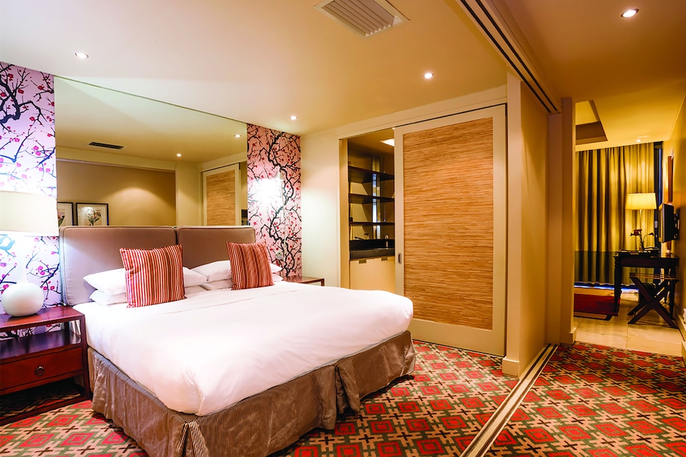 Executive Suite, 1 King Bed - Photo 2