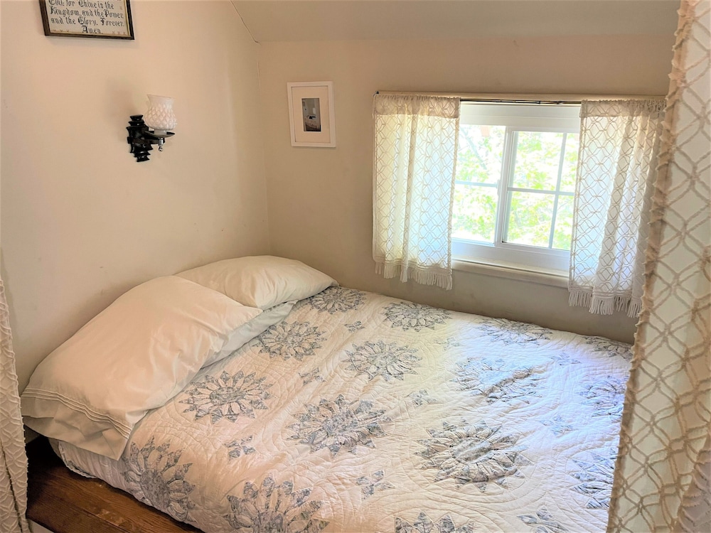 House, 2 Bedrooms photo 3