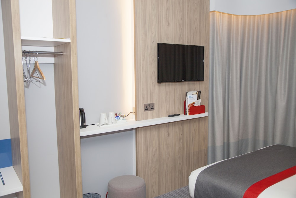 Standard Room, 1 Double Bed (with Free Hot Breakfast) - Photo 5