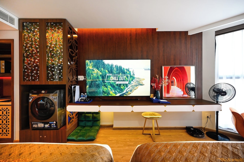 Family Studio Suite, 1 Bedroom, Pool View, Sea Facing