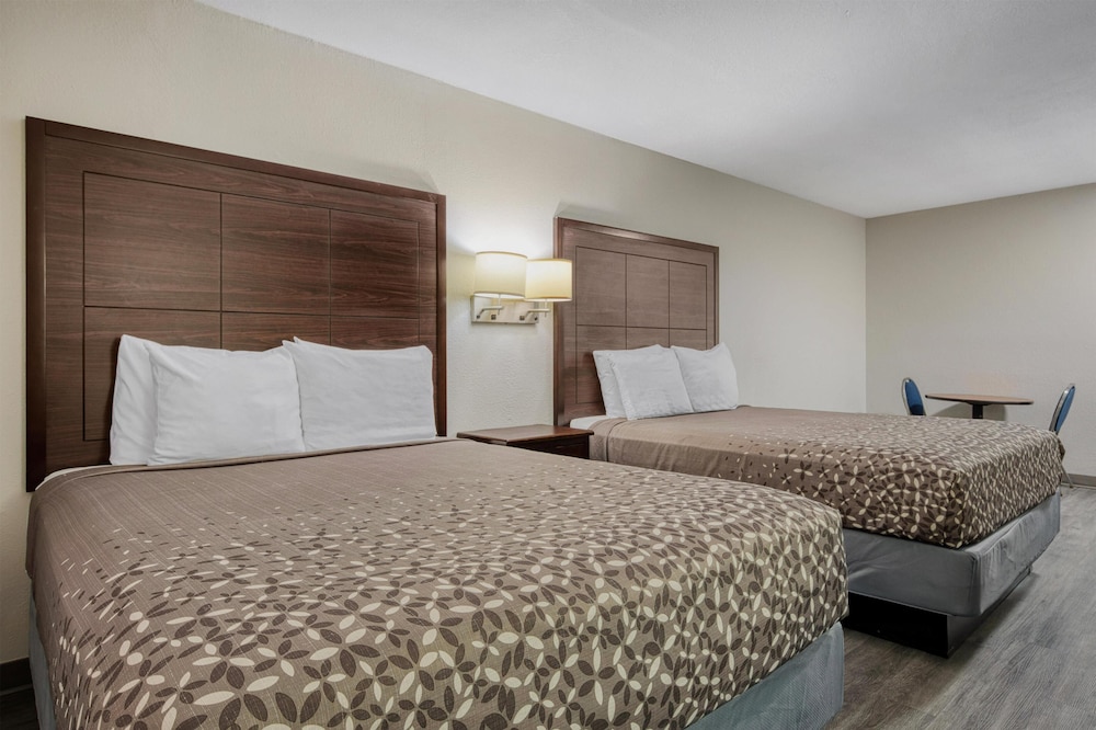 Suite, 2 Queen Beds, Non Smoking, Kitchenette photo 3