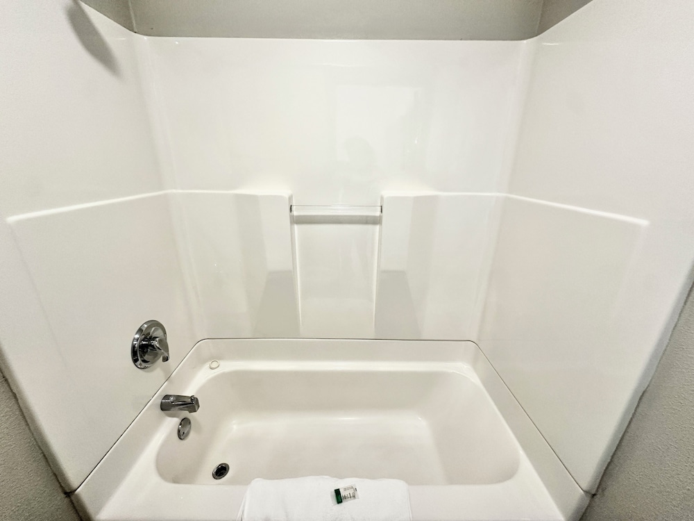 Room, 2 Queen Beds, Non Smoking - Photo 3