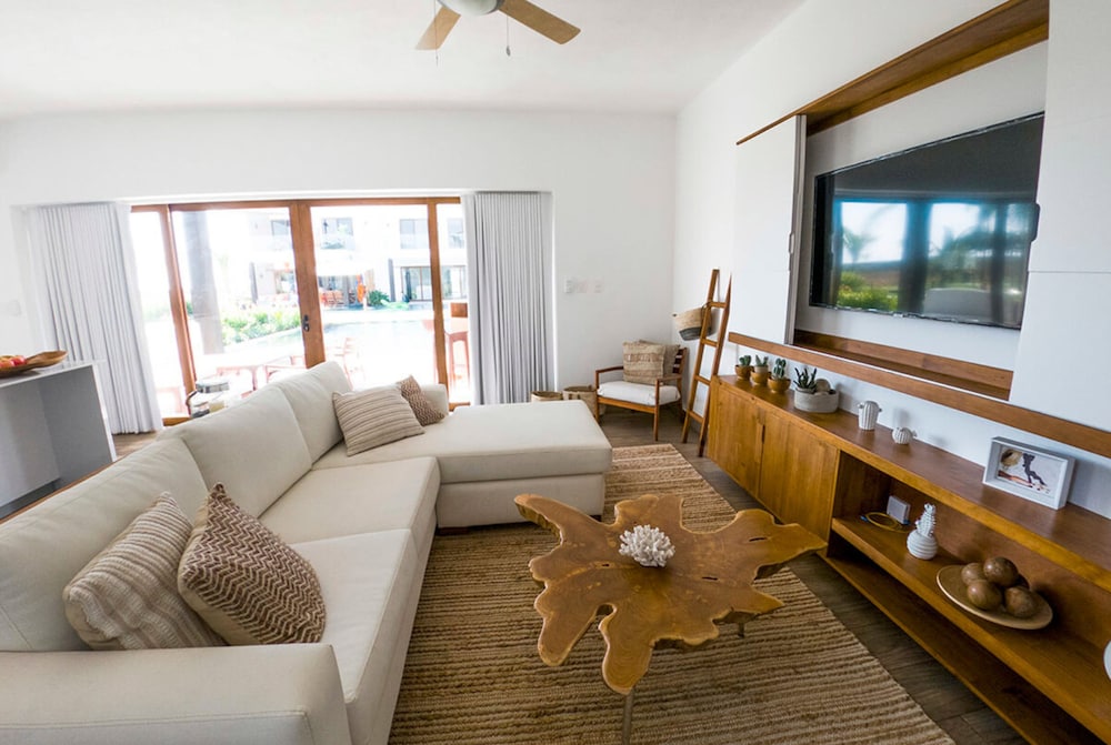 Classic Villa, 2 Bedrooms, Jetted Tub, Corner photo 3