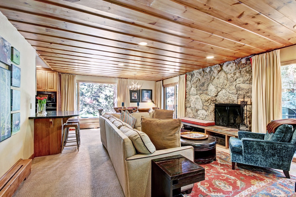 Room, 3 Bedrooms (Riva Ridge, Residence)