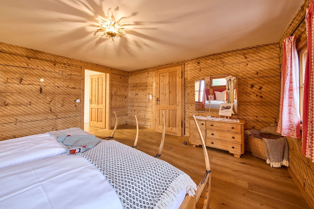 Suite, 1 Bedroom, Accessible (Hearing) - Photo 2