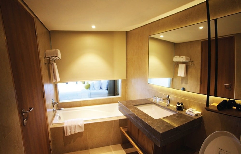 Premier King Sea View - Photo 2