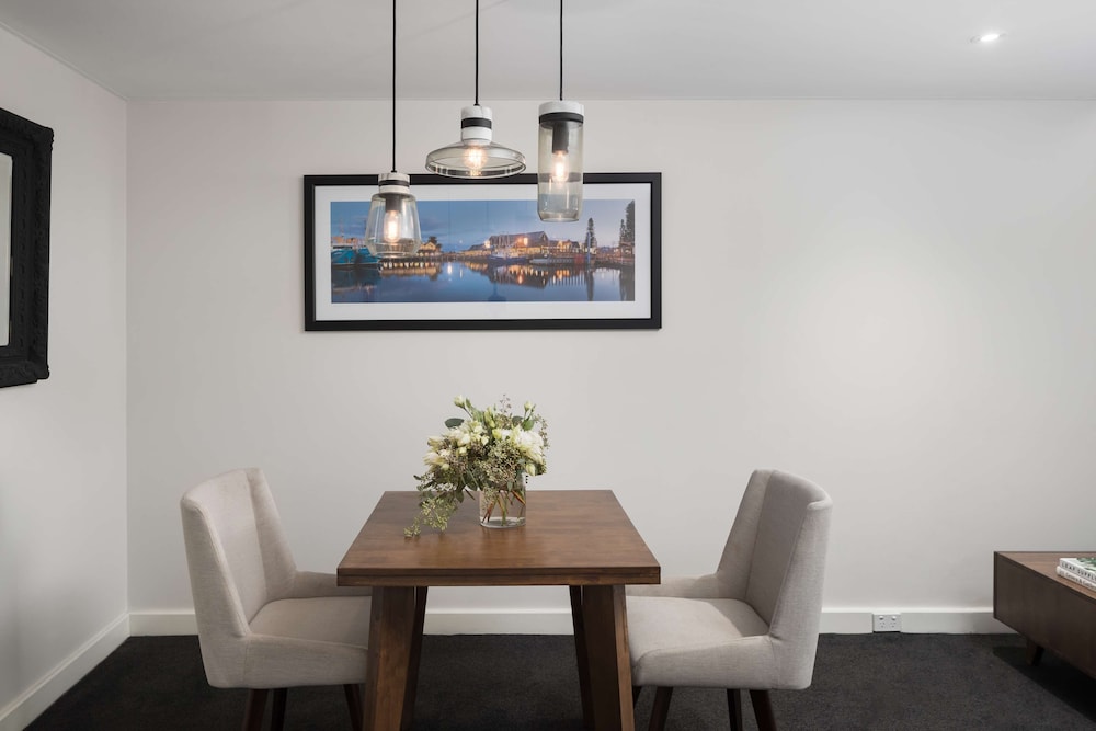 Premier Suite - Photo 3