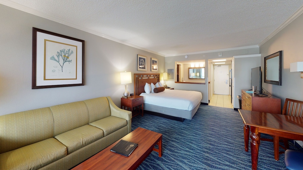 Deluxe Studio, 1 King Bed with Sofa bed, Oceanfront - Photo 2