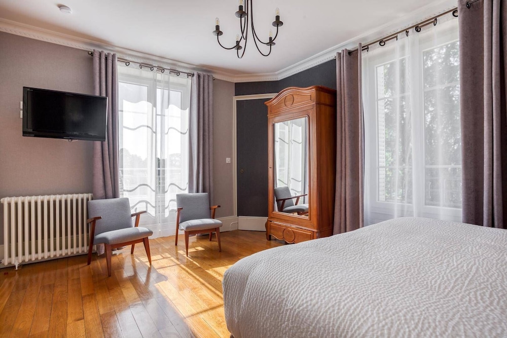 Family Suite, Private Bathroom, River View (Charmilles) photo 2