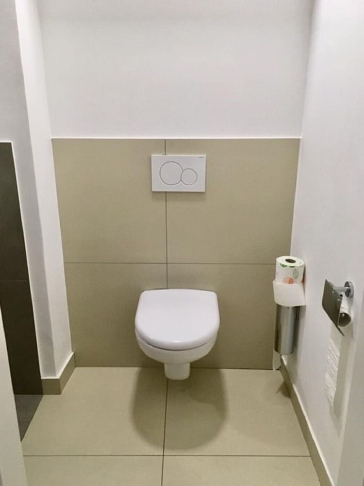 Family Room, Shared Bathroom photo 2