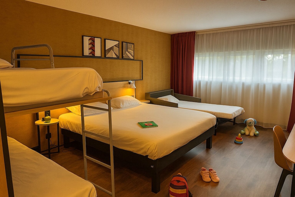 Family Room, Multiple Beds - Photo 2