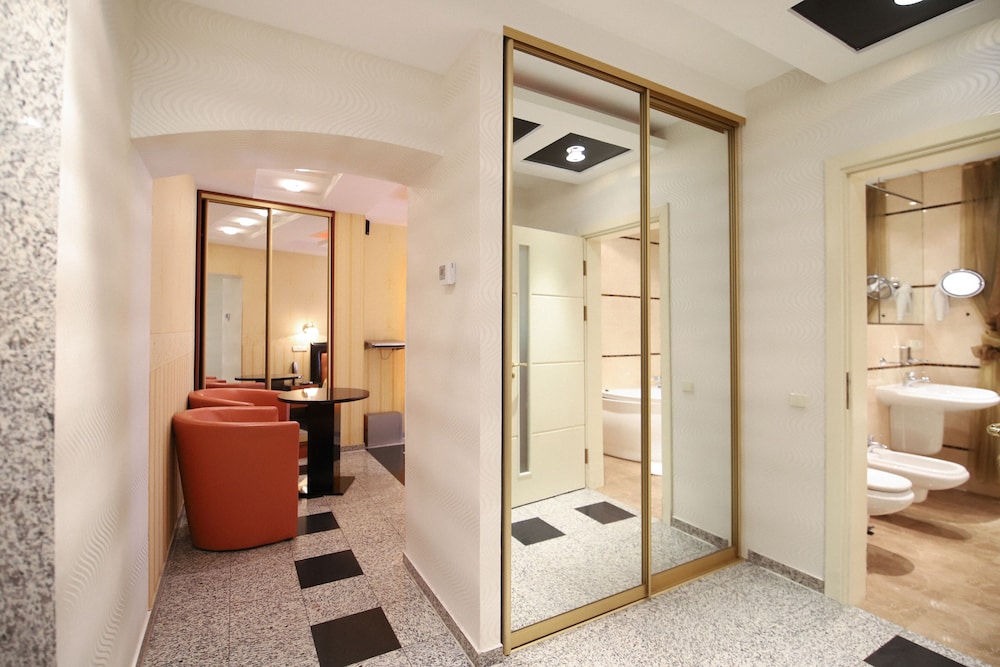Luxury Double or Twin Room photo 3