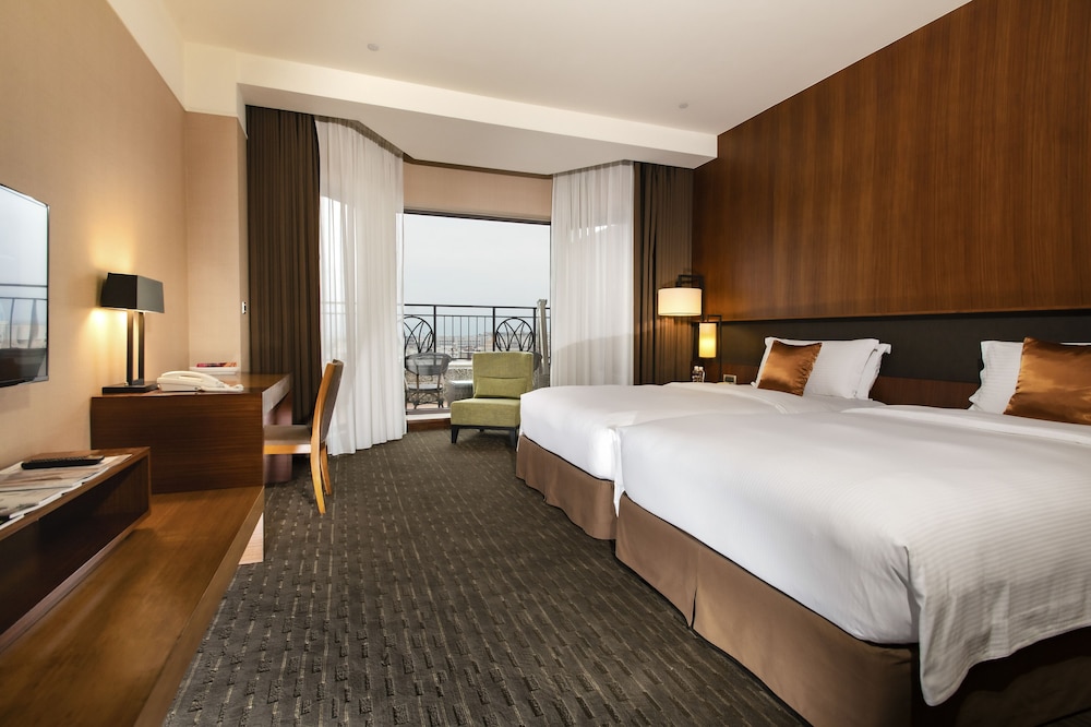 Superior Twin Room (with Balcony)