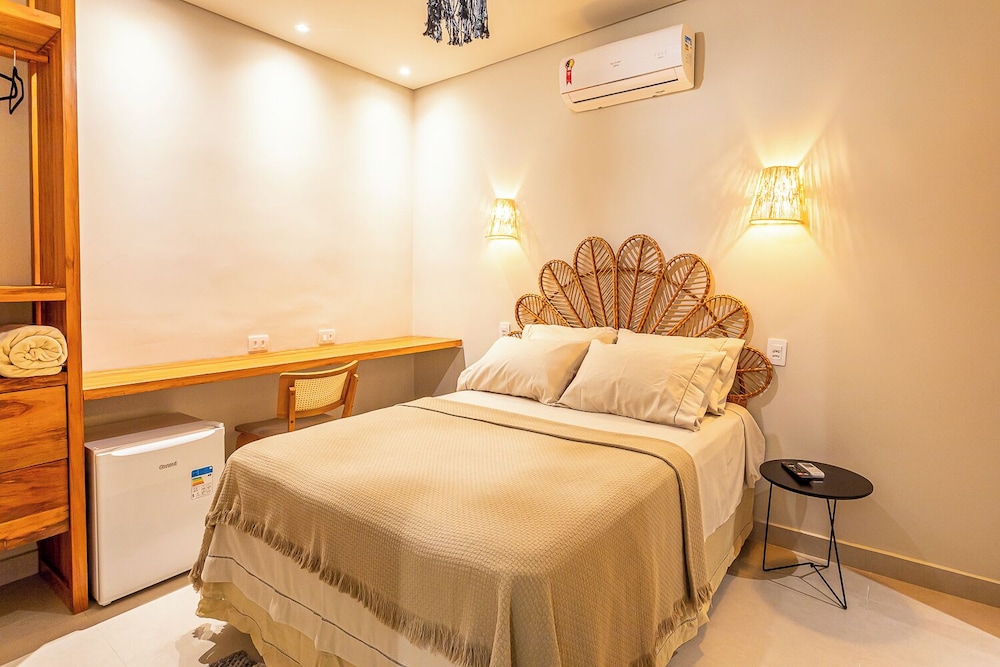 Available room thumbnail 6