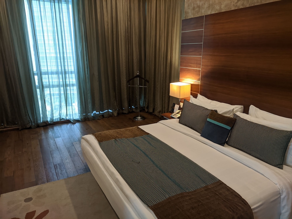 Junior Suite, 1 King Bed, City View (Junior Suite) - Photo 5