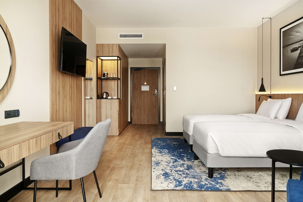 Premium Room, Non Smoking - Photo 7