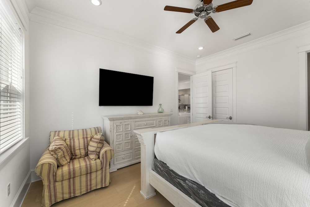 House, 6 Bedrooms (Don't Worry Beach Happy)