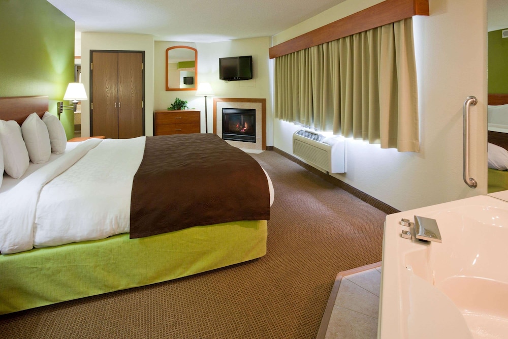 Premier Studio Suite, 1 King Bed, Non Smoking photo 1