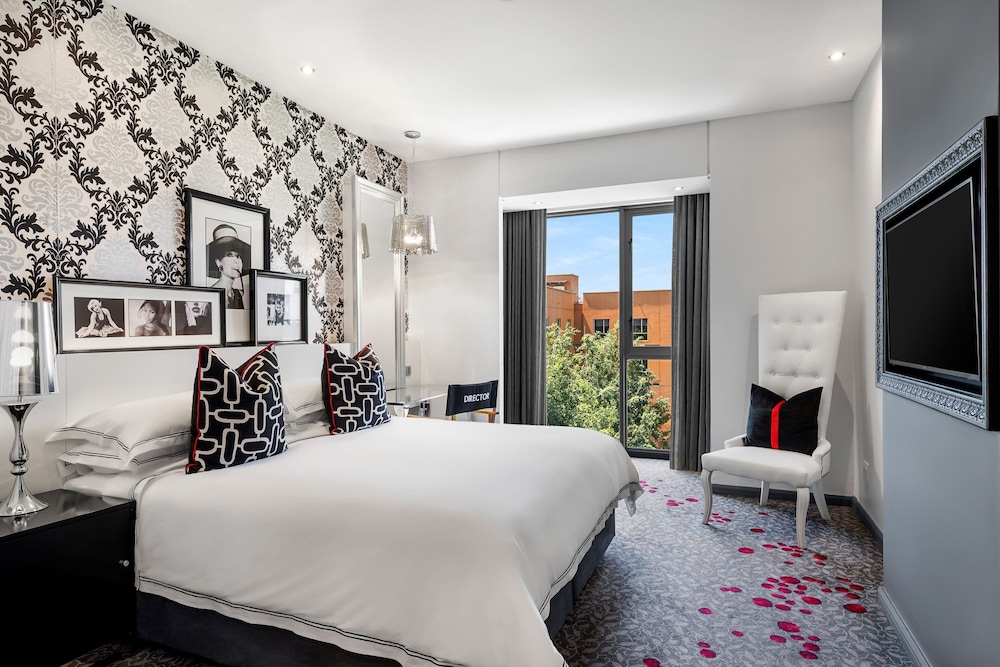 Deluxe Room, 1 King Bed - Photo 1