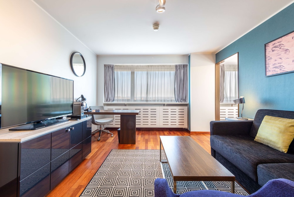 Suite, Balcony (Old Town View) - Photo 6