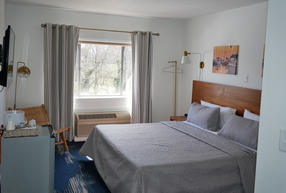 Standard Room, 1 King Bed photo 1