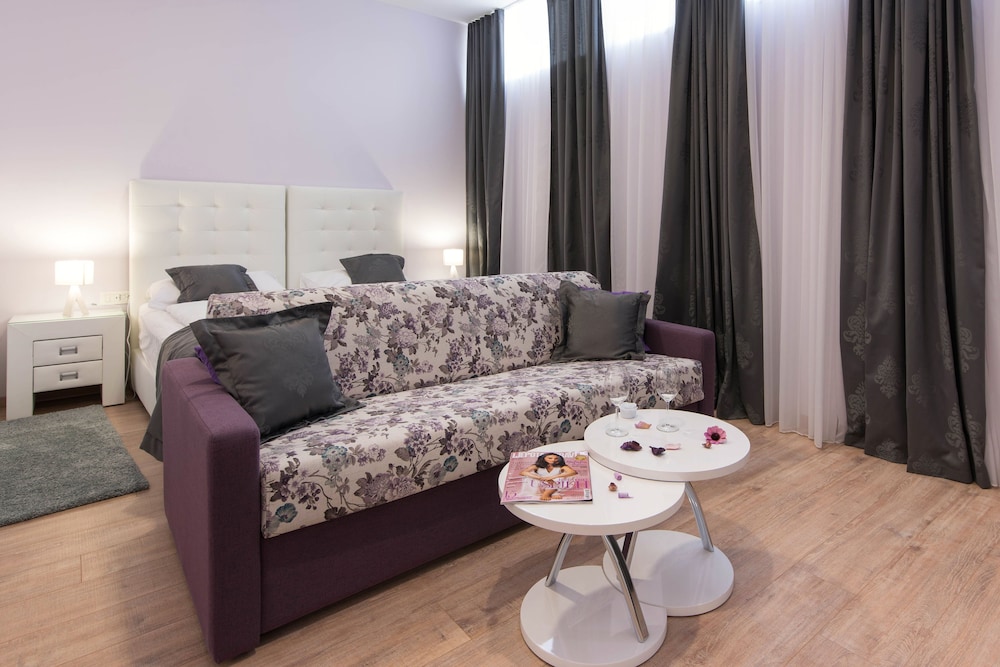 Deluxe Triple Room photo 2