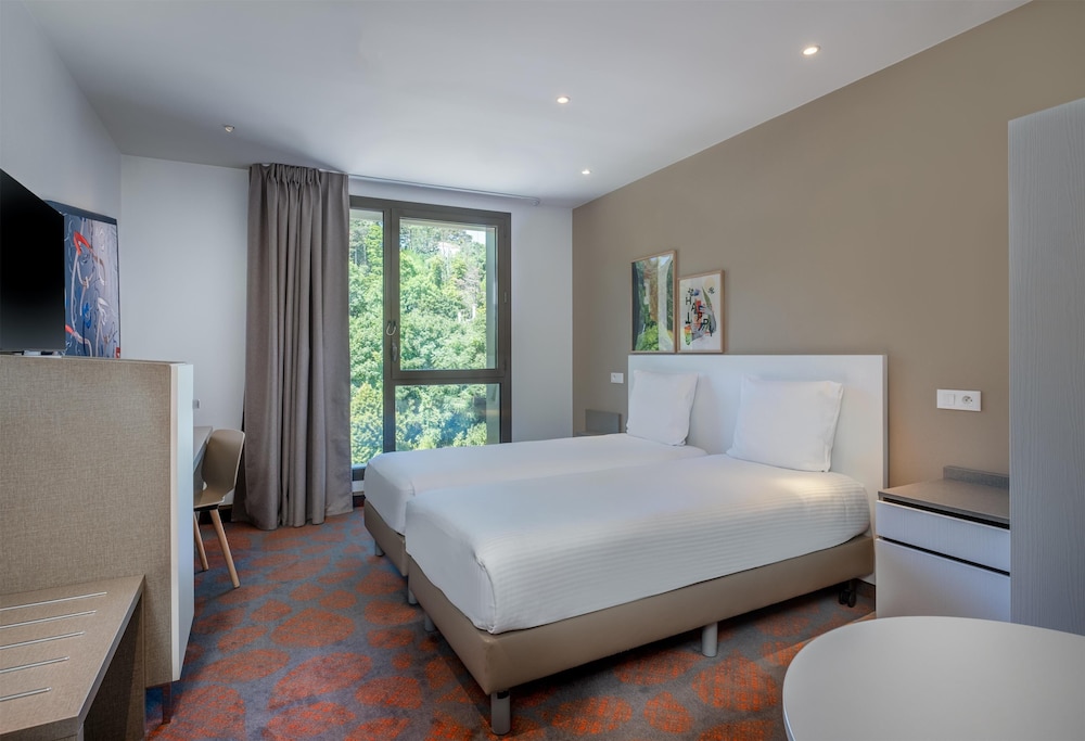 Twin Room, 2 Twin Beds, River View