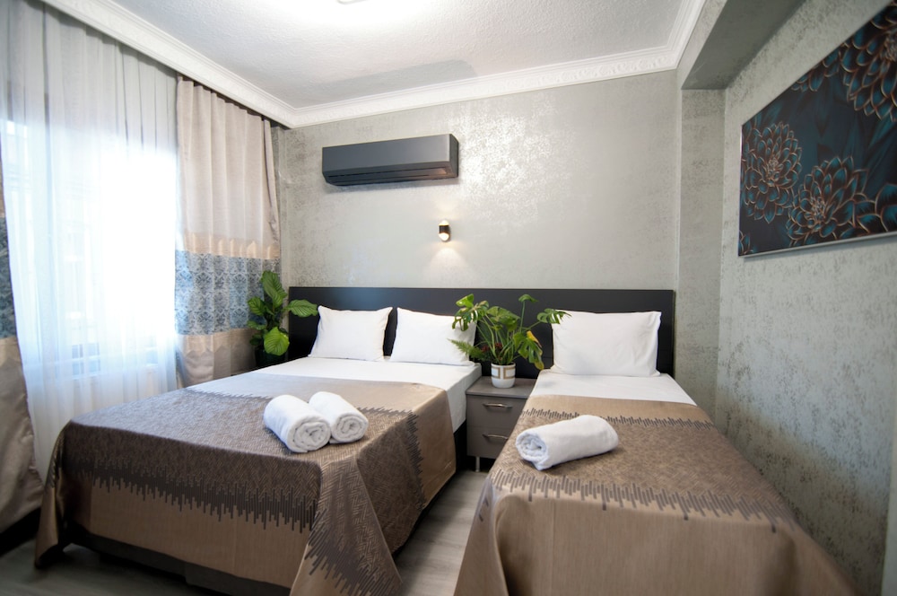 Twin Room, Partial Sea View photo 2