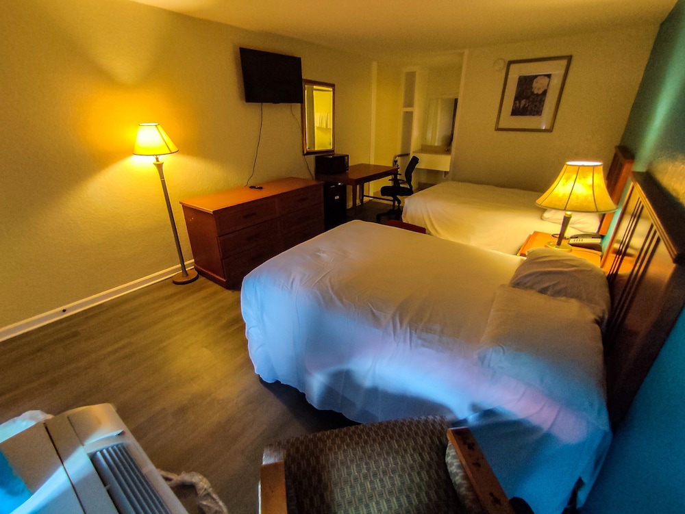 Traditional Room, 2 Double Beds, Non Smoking, Refrigerator & Microwave photo 2