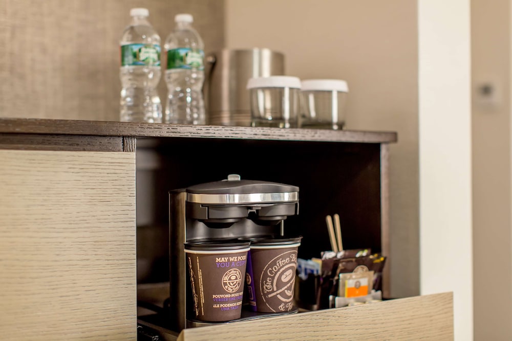 Junior Suite, with Bathtub, Accessible - Photo 3