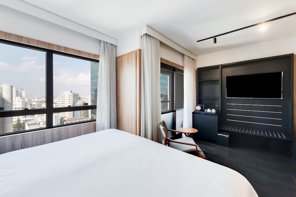 Deluxe Room, Mobility Accessible