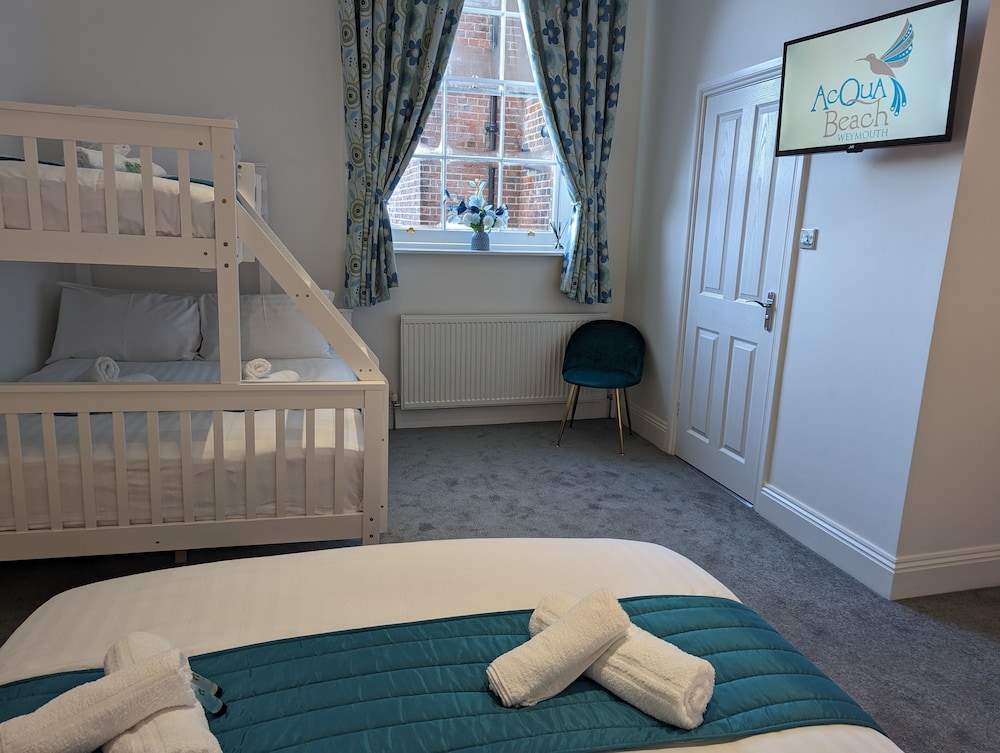 Family Room, Multiple Beds - Photo 6