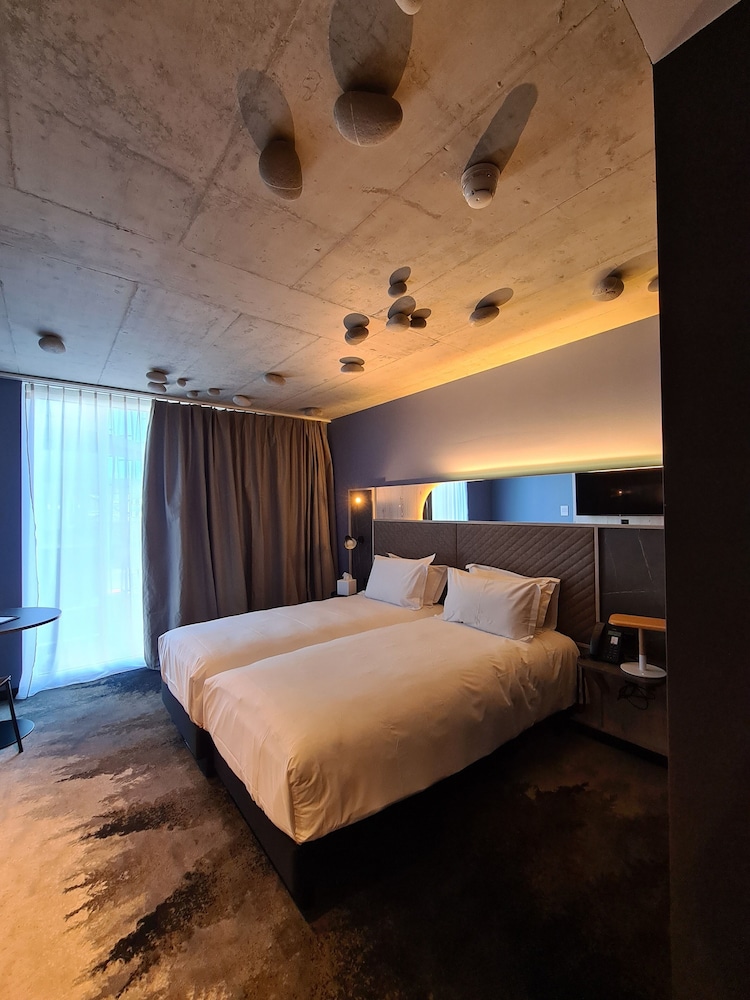 Classic Room, 2 Twin Beds - Photo 2