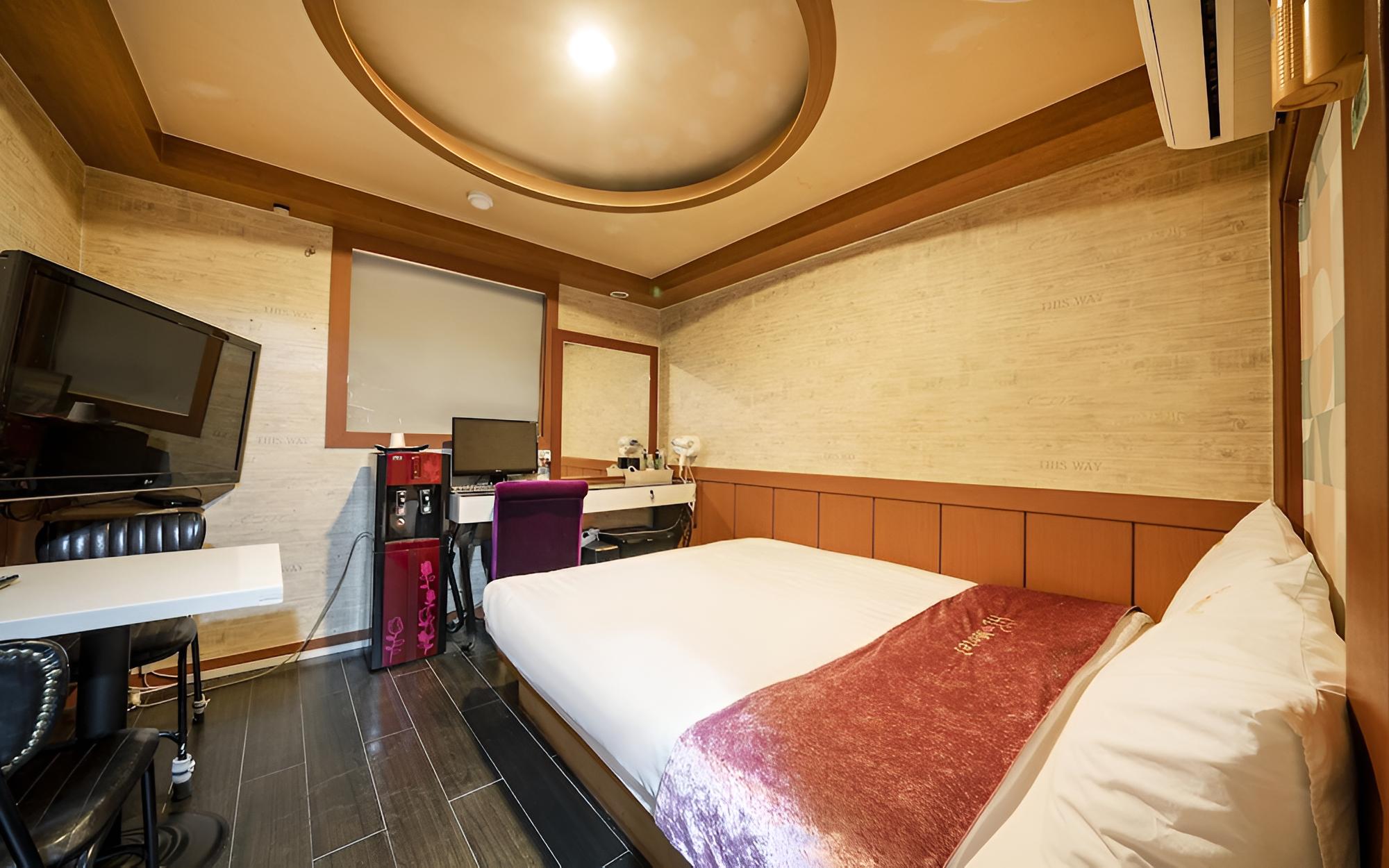 Room (Standard Room) - Photo 10