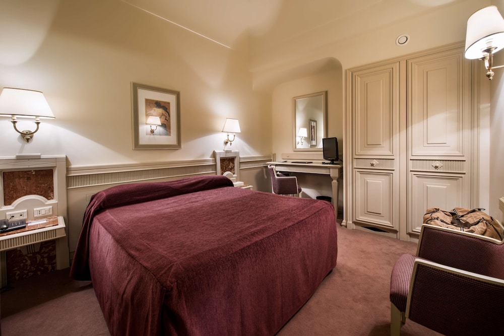 Standard Room, 1 King Bed, Non Smoking photo 1