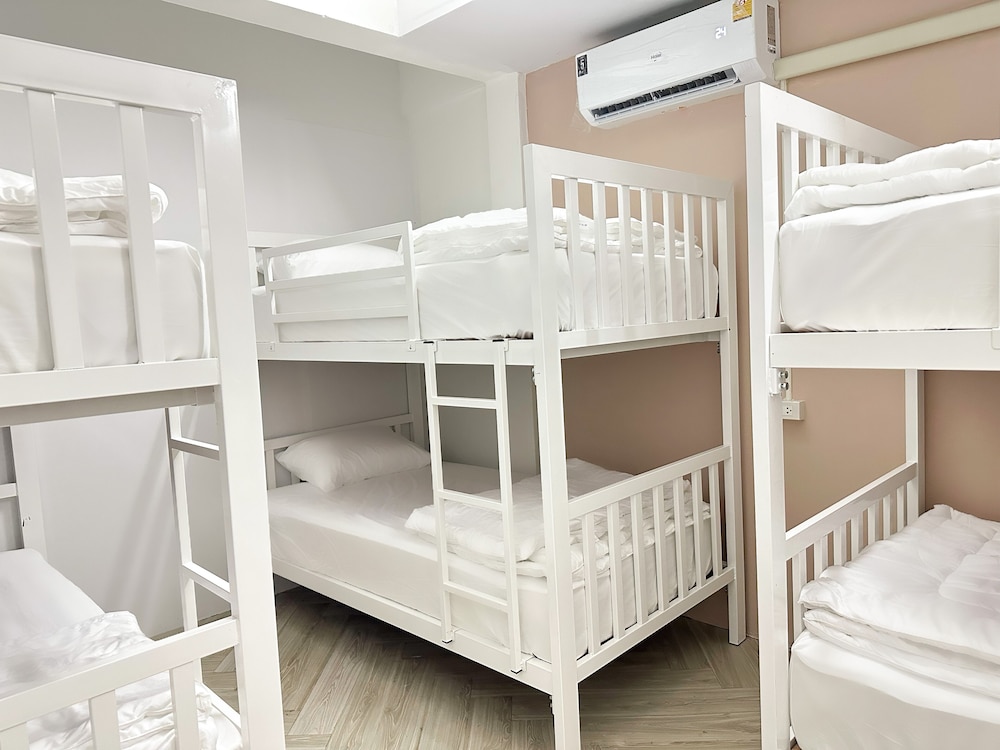 Bed in 6-Bed Mixed Dormitory Room
