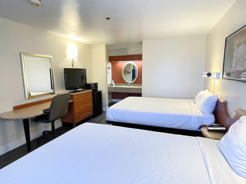 Standard Suite, 2 Queen Beds, Non Smoking - Photo 1