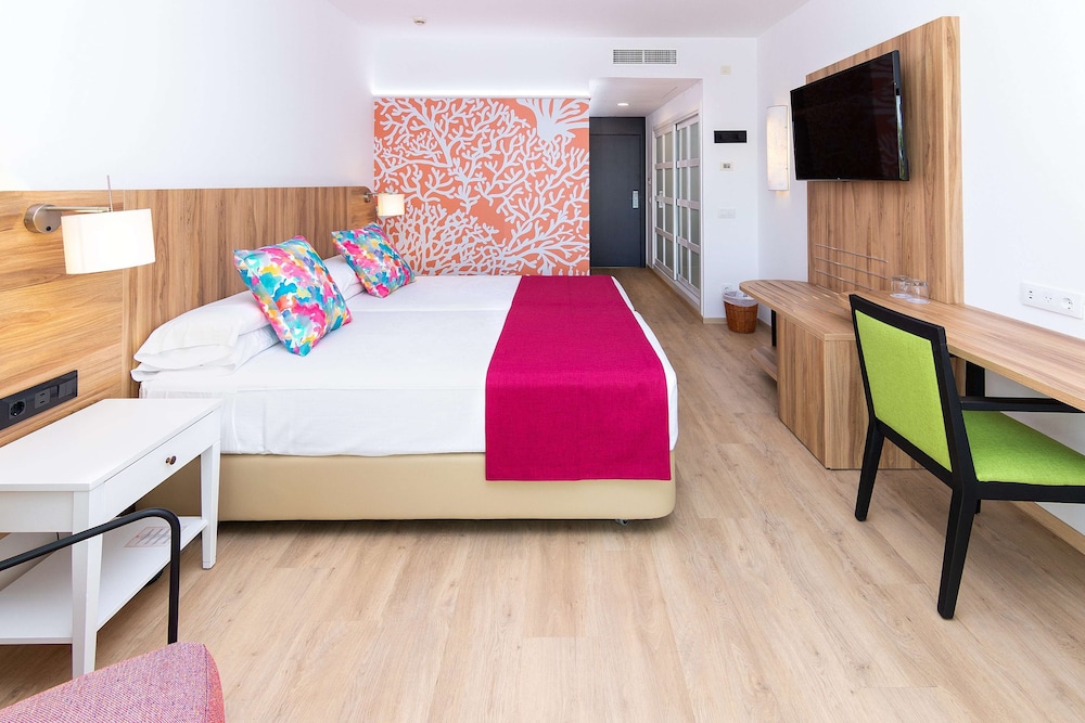 Superior Triple Room (2 adults and 1 child)