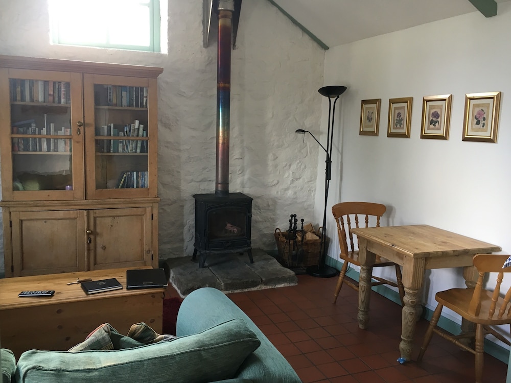 Cottage, Ensuite (no. 4 Warbler) photo 3