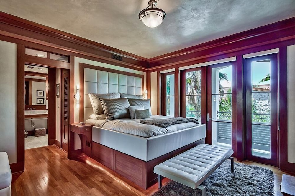 House, 3 Bedrooms, Overwater