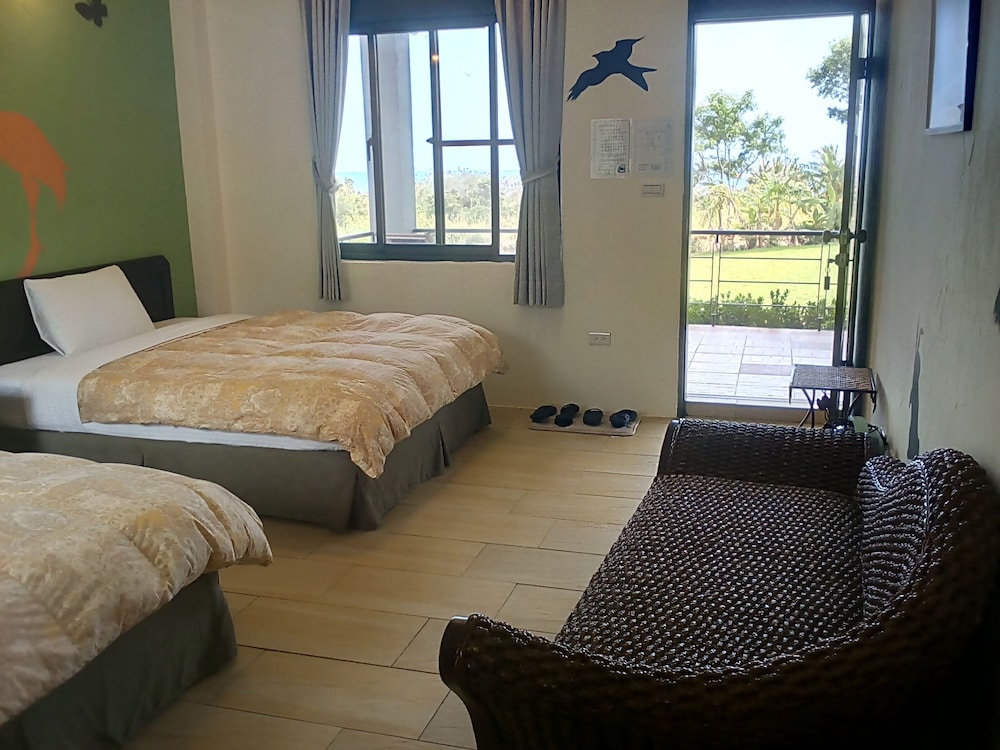 Comfort Quadruple Room, 2 Queen Beds, Non Smoking(Can accommodate 6 people with sea view) photo 2